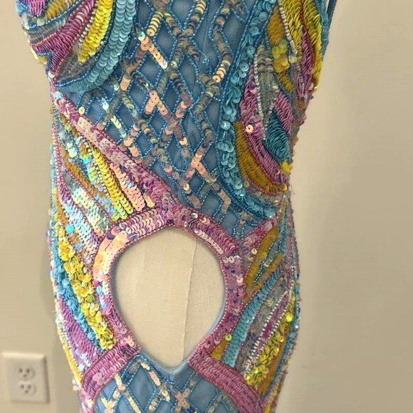 Aleta Form Fitting Gown size 00 - Picture 3 of 7